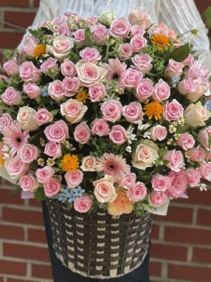 Rose+seasonal flower basket