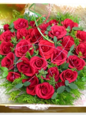 30 roses+green material