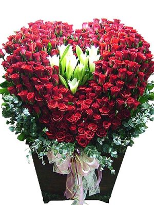 A garage full of love - 300 roses