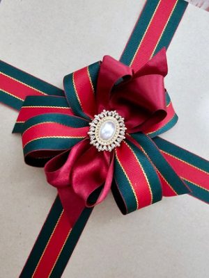 Sturdy square Christmas ribbon large gift box