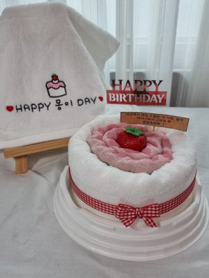Birthday cake 🎁 Strawberry cream added 🍓 No embroidery lettering