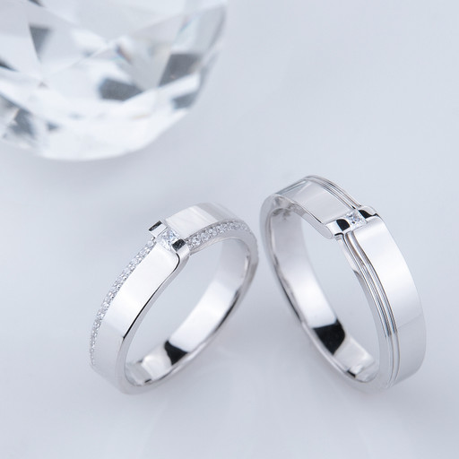 Untitled silver coupling with emotion