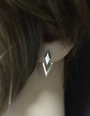 Diamond-shaped two-way silver earrings