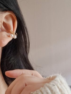 Lovely ribbon pearl ear cuff