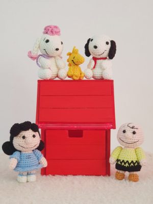 🏠 A party with a dog and friends living in a red house 🏠