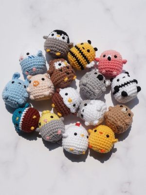 Hand knitted small animal figurines (choose 1 from 33 types/choose the purpose)